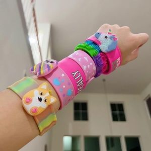Lots of 15, silicone bracelets